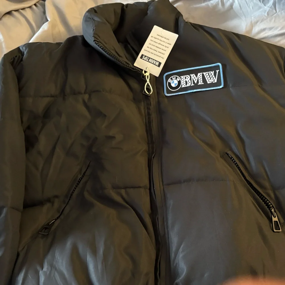 BMW Classic Black Puffer Jacket
Black Oversized
Soft Warm - Picture 4 of 10
